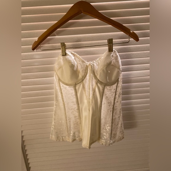 Vintage Lace Bustier - Picture 1 of 5